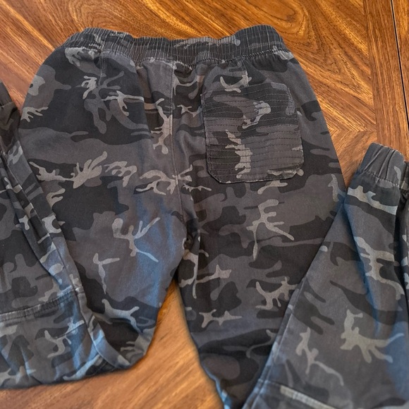 Kids Camouflage Cargo Shorts Ring of Fire - Picture 3 of 8